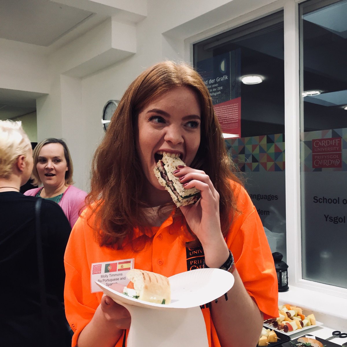 CatInLanguages's tweet image. Great to spend the day with the @cardiffmlang offer holders today! Here is our #DreamTeam at work :)