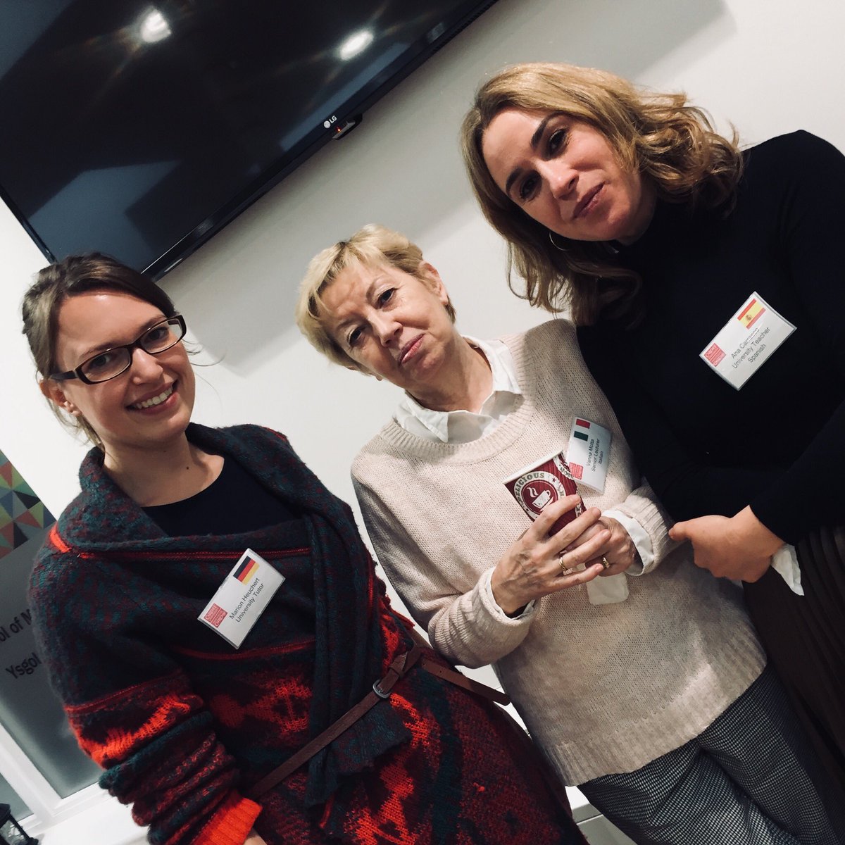 CatInLanguages's tweet image. Great to spend the day with the @cardiffmlang offer holders today! Here is our #DreamTeam at work :)