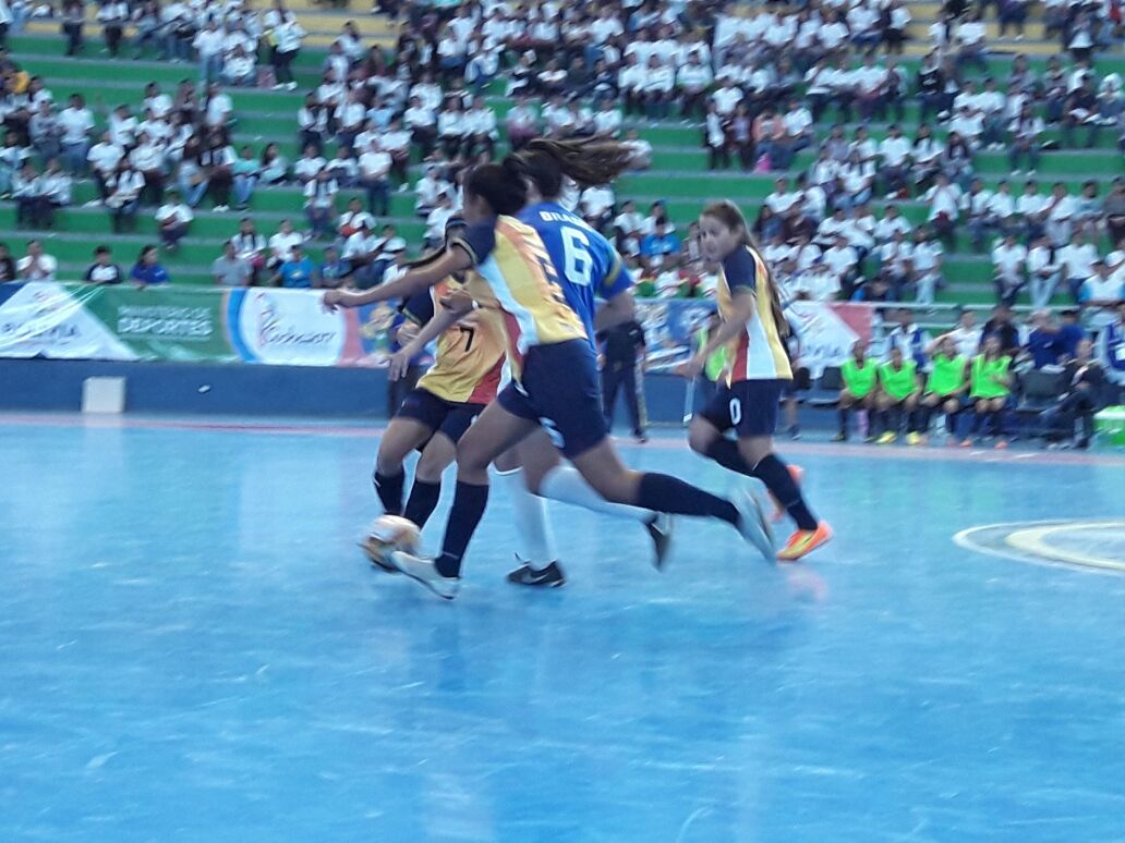 XXIIICocha2017's tweet photo. Primer tiempo futsal femenino.  Combina 2 Brasil 1. https://t.co/ffPPdkBDrQ