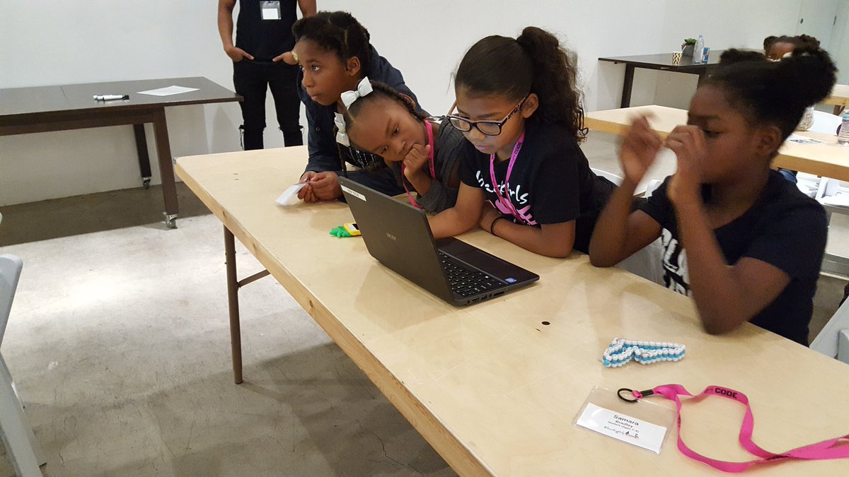 volunteerBGCLA's tweet photo. 7-9 year olds bringing their mobile apps to life. #BlackGirlsCODE #BGC2017 #BGCLosAngeles #MakerCityLA #KhloeKares ##BGCMobileApp https://t.co/VCqlrji22y
