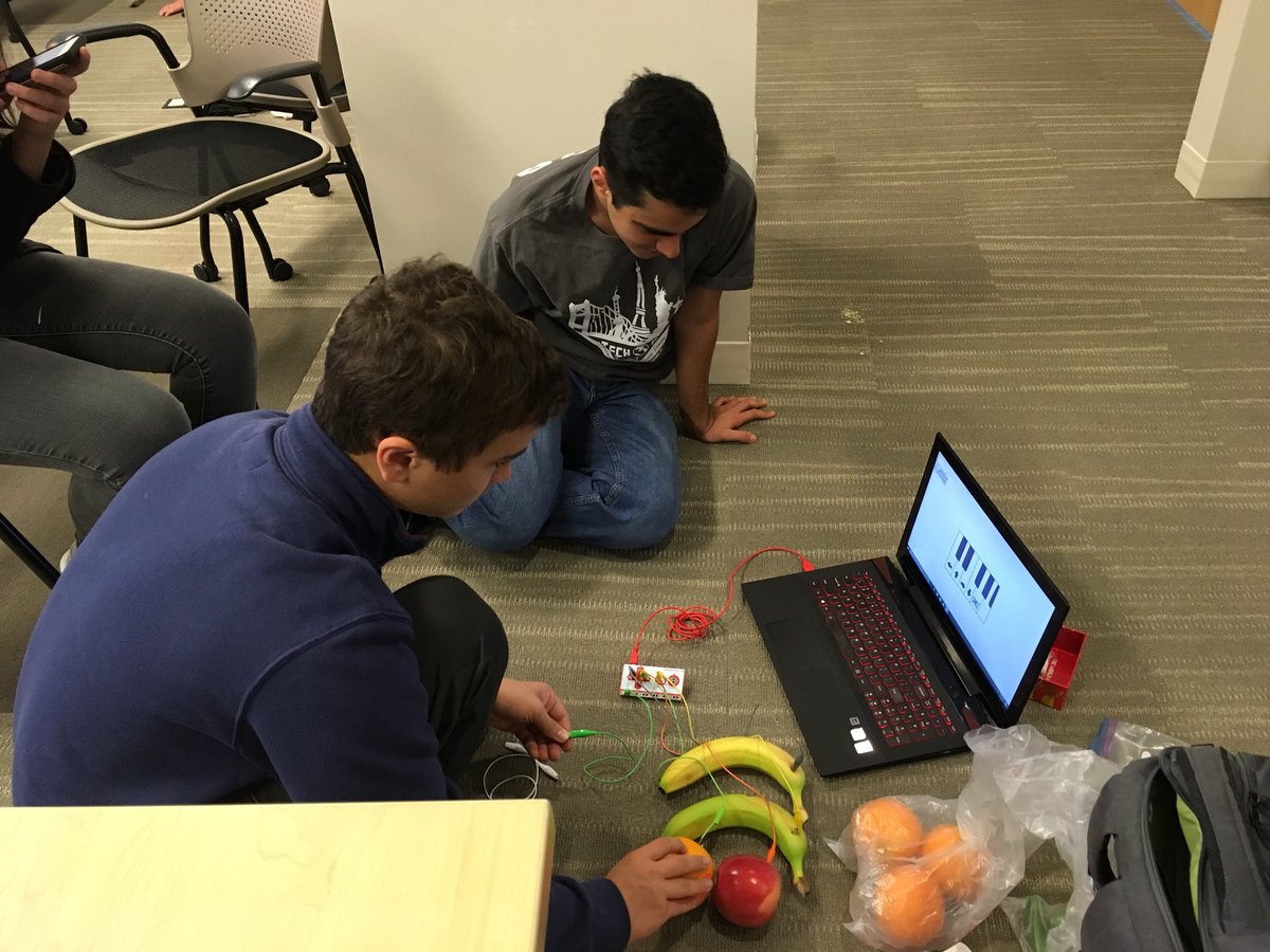 TTSF_MichelleC's tweet photo. Makey Makey workshop at @teentechsf #GlobalYouthSummit @MicrosoftSV https://t.co/IA5uutudWs