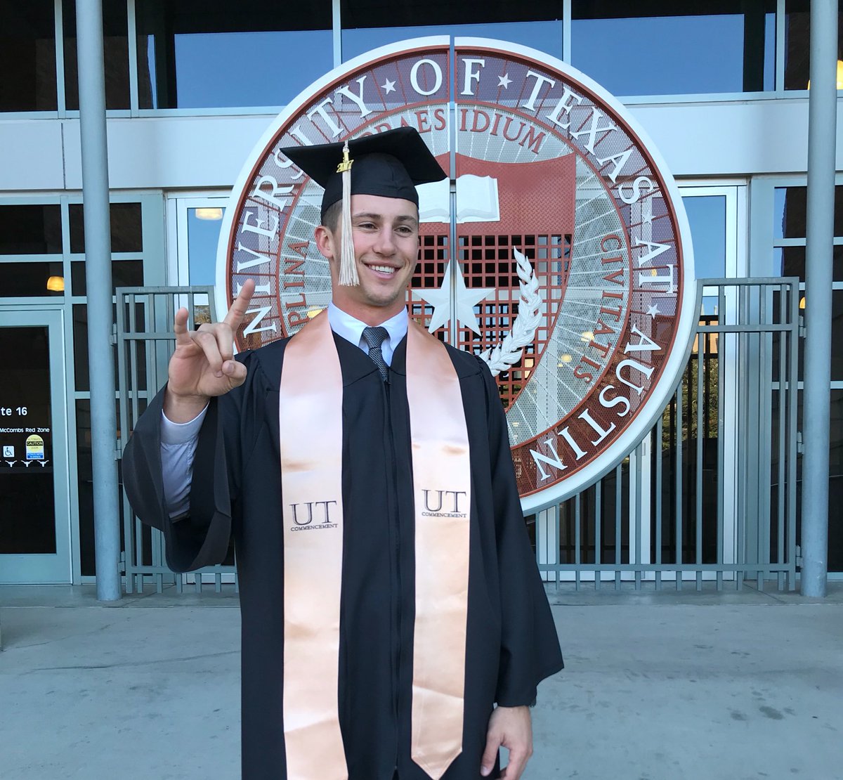 TexasBaseball's tweet image. Congrats to #Longhorn4Life and inaugural James and @HustonStreet Longhorn Award winner @_Jones_Travis_ on graduating today!