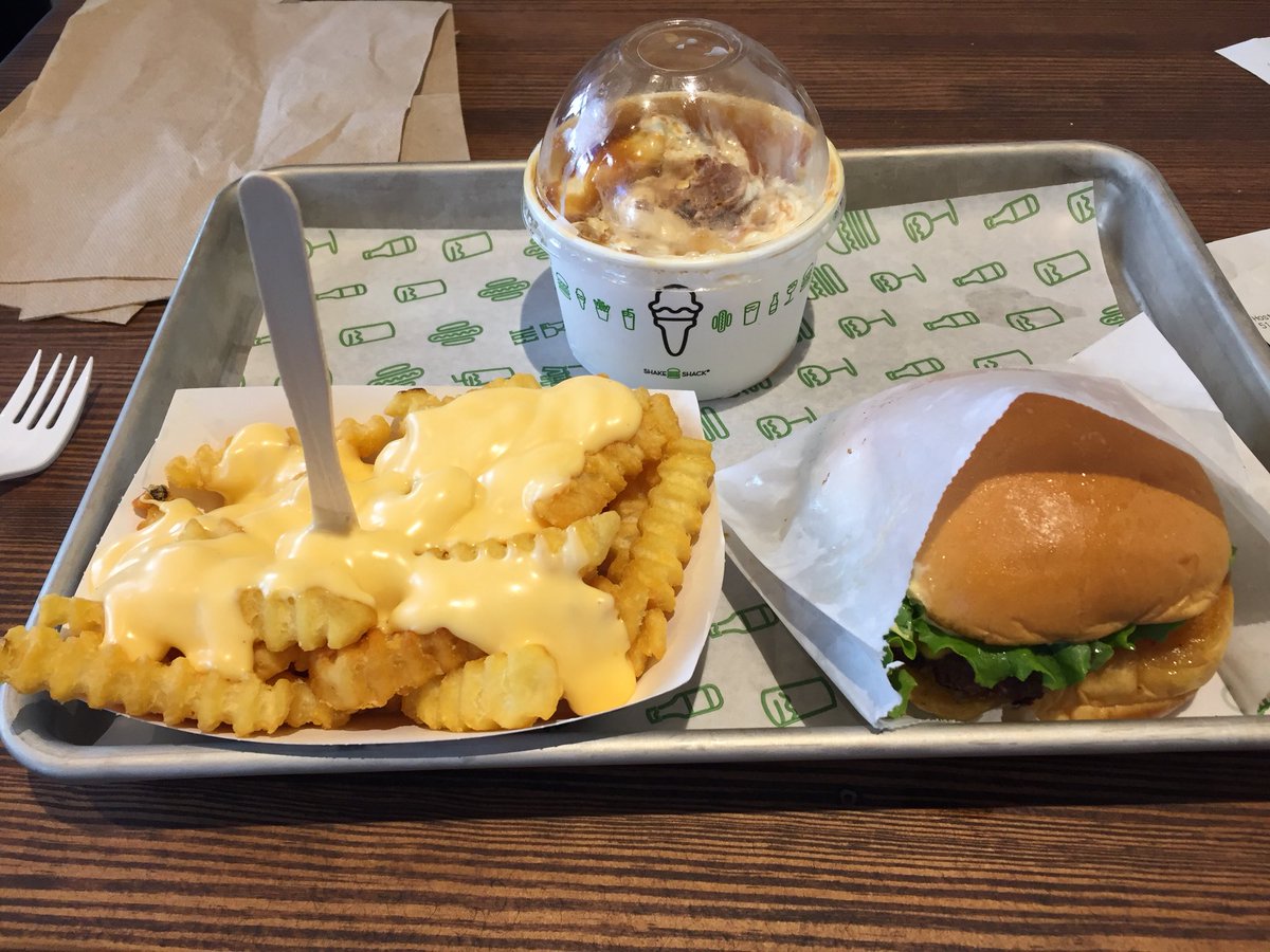 Preview of the new @shakeshack in STL yesterday exceeded expectations! Loved the Central West Blend. #gooeybuttercake