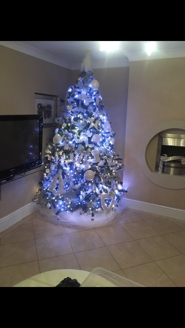 tommymcd80's tweet photo. Wow our tree is that good seriously going to get the Lord Mayor to switch the lights on next year @linziemcd https://t.co/xGKwnOg2jC