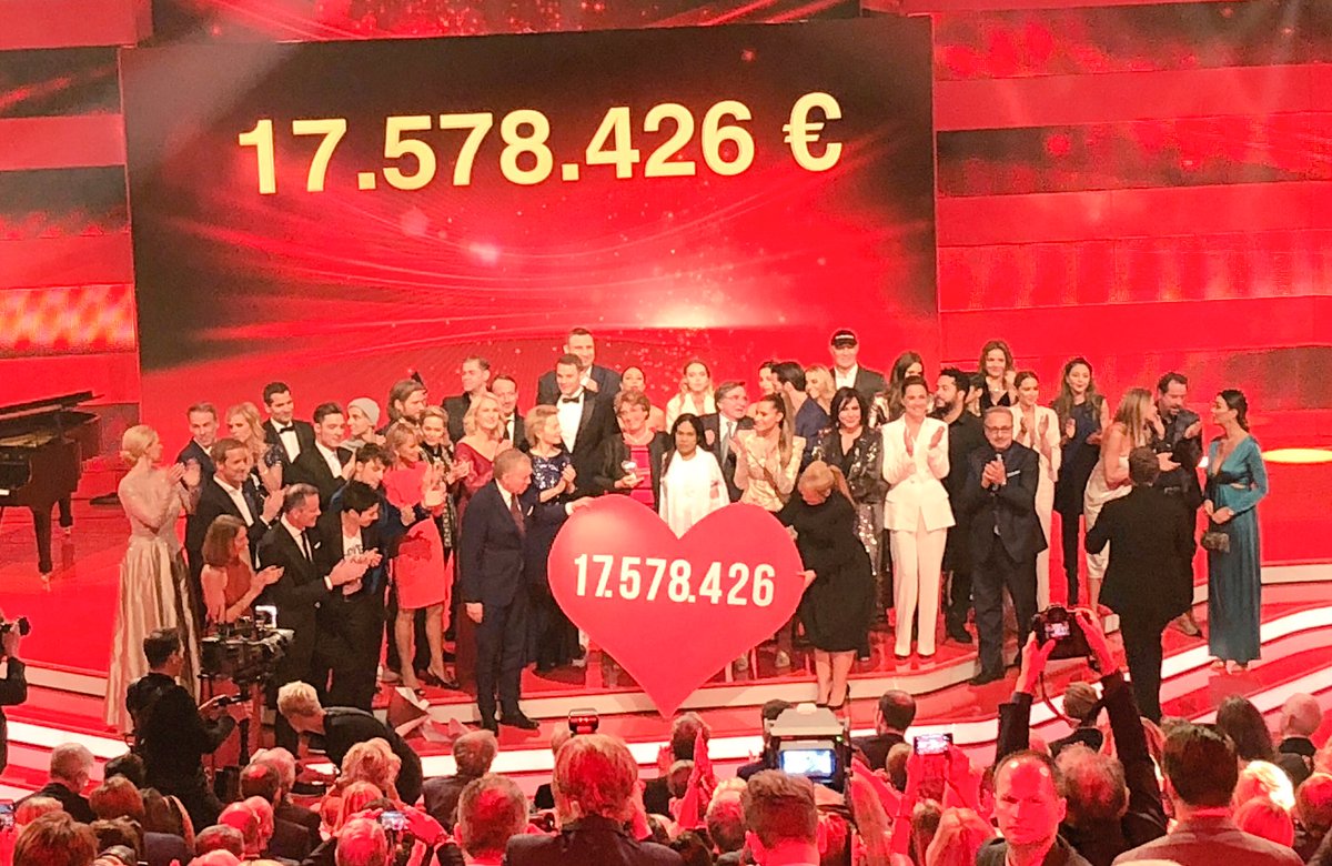 dielochis's tweet photo. Der Abend neigt sich dem Ende - und bei #Ehfk sind knapp 18 MILLIONEN Euro zusammen gekommen! 
Mega krass &amp; wir freuen uns sehr über jeden Erfolg der von dem Geld gefeiert werden kann! Wir wünschen allen so viel Glück wie möglich mit ihren Projekten! #inspirierend ❤️ https://t.co/D5hah3gk0l