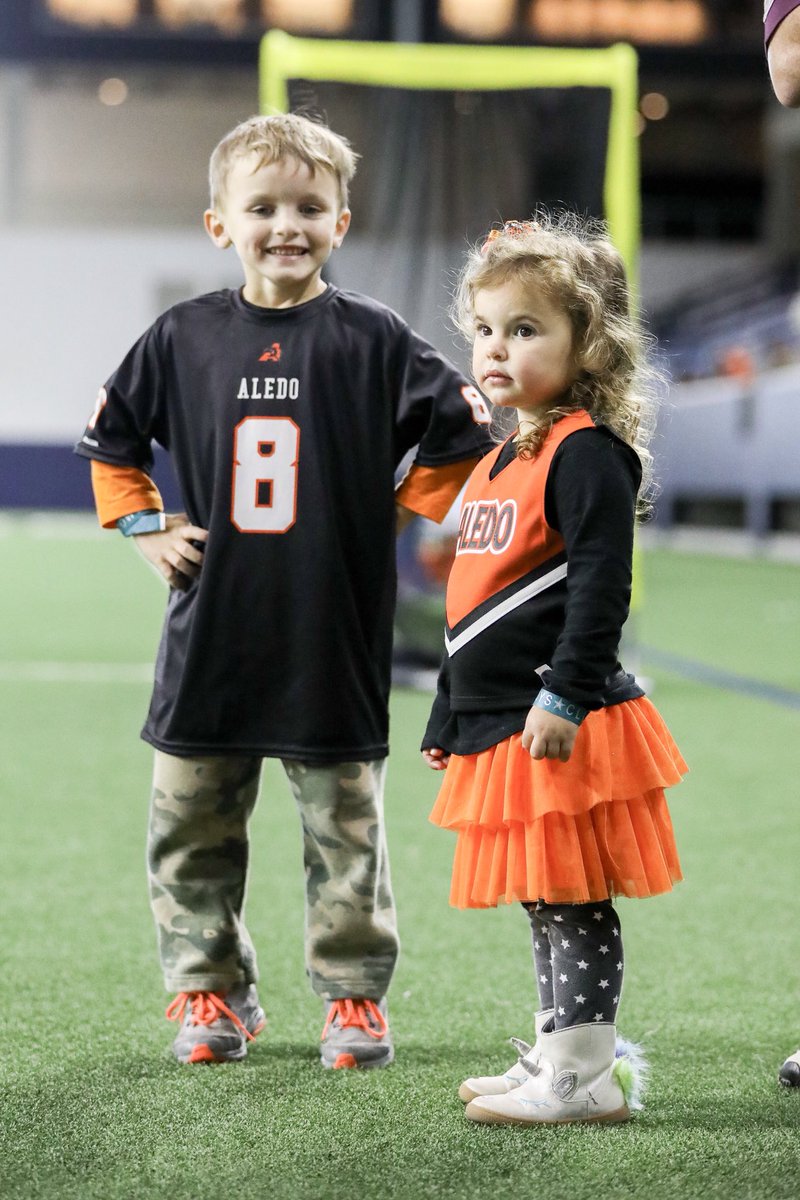 texashsfootball's tweet image. Thank you to all the young fans who come out and support Texas HS Football and their local teams!