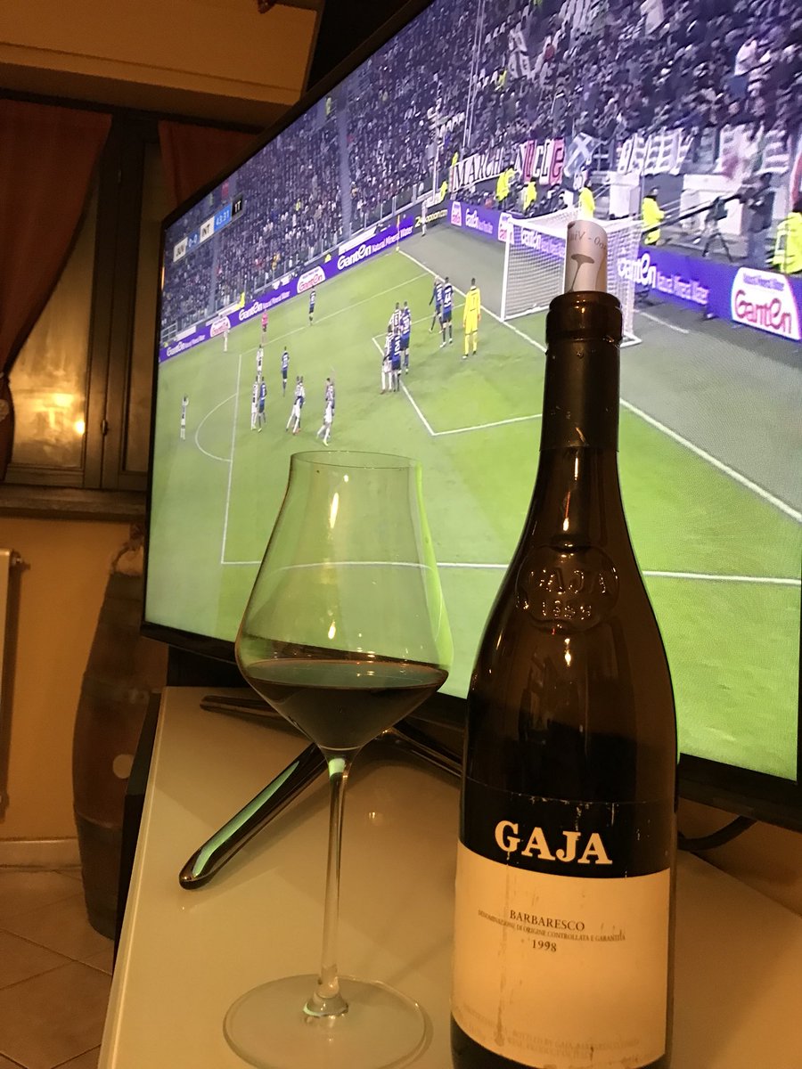paroledivino's tweet photo. Grande partita e...grande vino! Integro,sapido,affascinante. Barbaresco Gaja 1998 #JuveInter @MonicaLarner @gio_silver @lauraloveswines @Filippolidori https://t.co/m2aAbzurGE