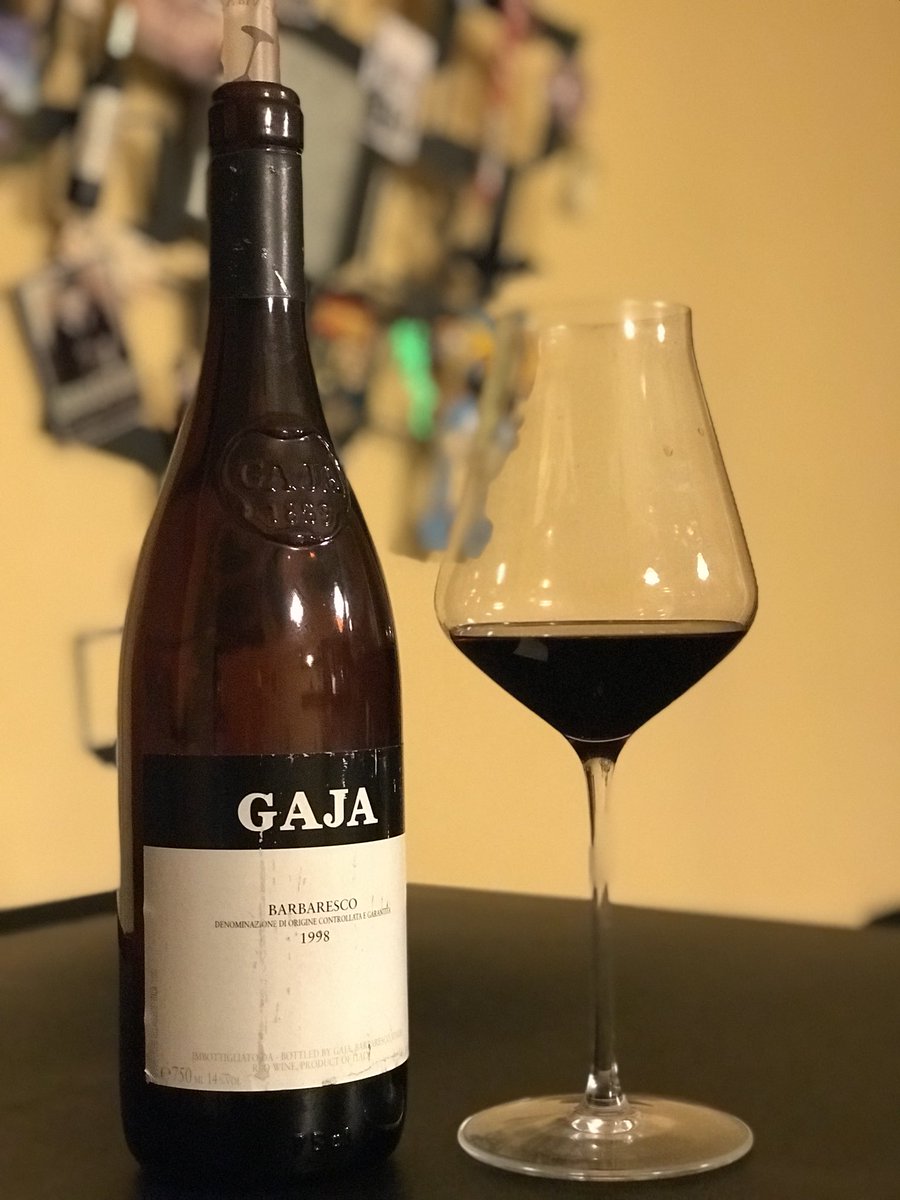 paroledivino's tweet photo. Grande partita e...grande vino! Integro,sapido,affascinante. Barbaresco Gaja 1998 #JuveInter @MonicaLarner @gio_silver @lauraloveswines @Filippolidori https://t.co/m2aAbzurGE