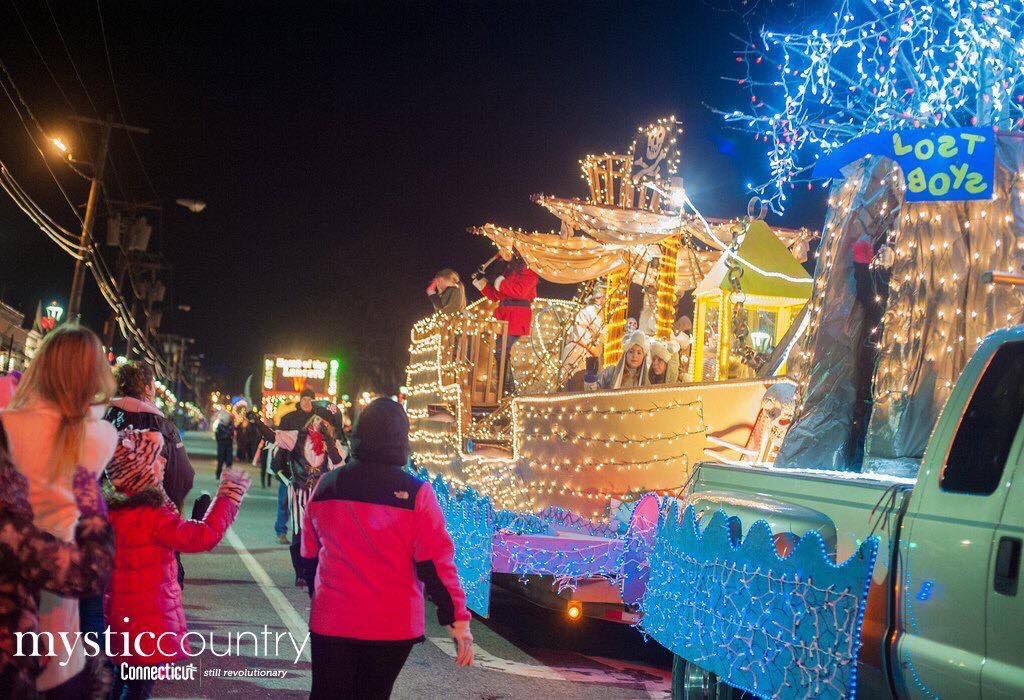 NianticKids's tweet photo. The Museum will be closing at 4pm on Sunday for the Niantic Light Parade! It's one of our favorite #NianticCT events! 🎄🎅🏼❤️ https://t.co/1b6gfeGwcB