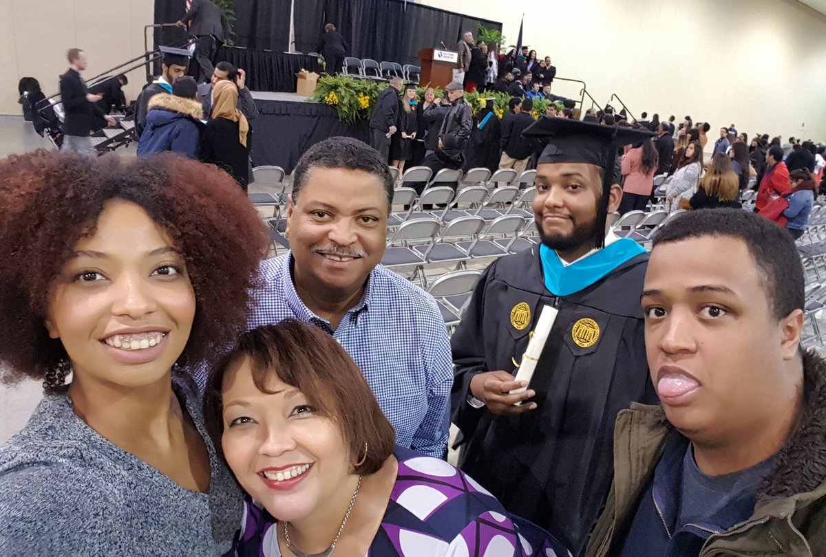 KimHill14608662's tweet photo. This is us! #VCU2017 happiness when we're all together! Colin Hill #VCU graduate! https://t.co/I1UKJSyQAQ