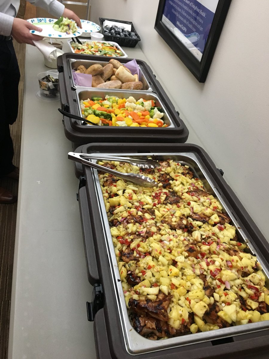 InTheBagLunches's tweet photo. The Hawaiian chicken was voted #1 item on the menu by one of our loyal customers.  We serve it with pineapple salsa, wild rice, mixed veggies, rolls, green salad, and a variety of dressings. A close #2 was the fajita wrap and salad bar.  Try them both now!  So good! https://t.co/rlcV8497k2