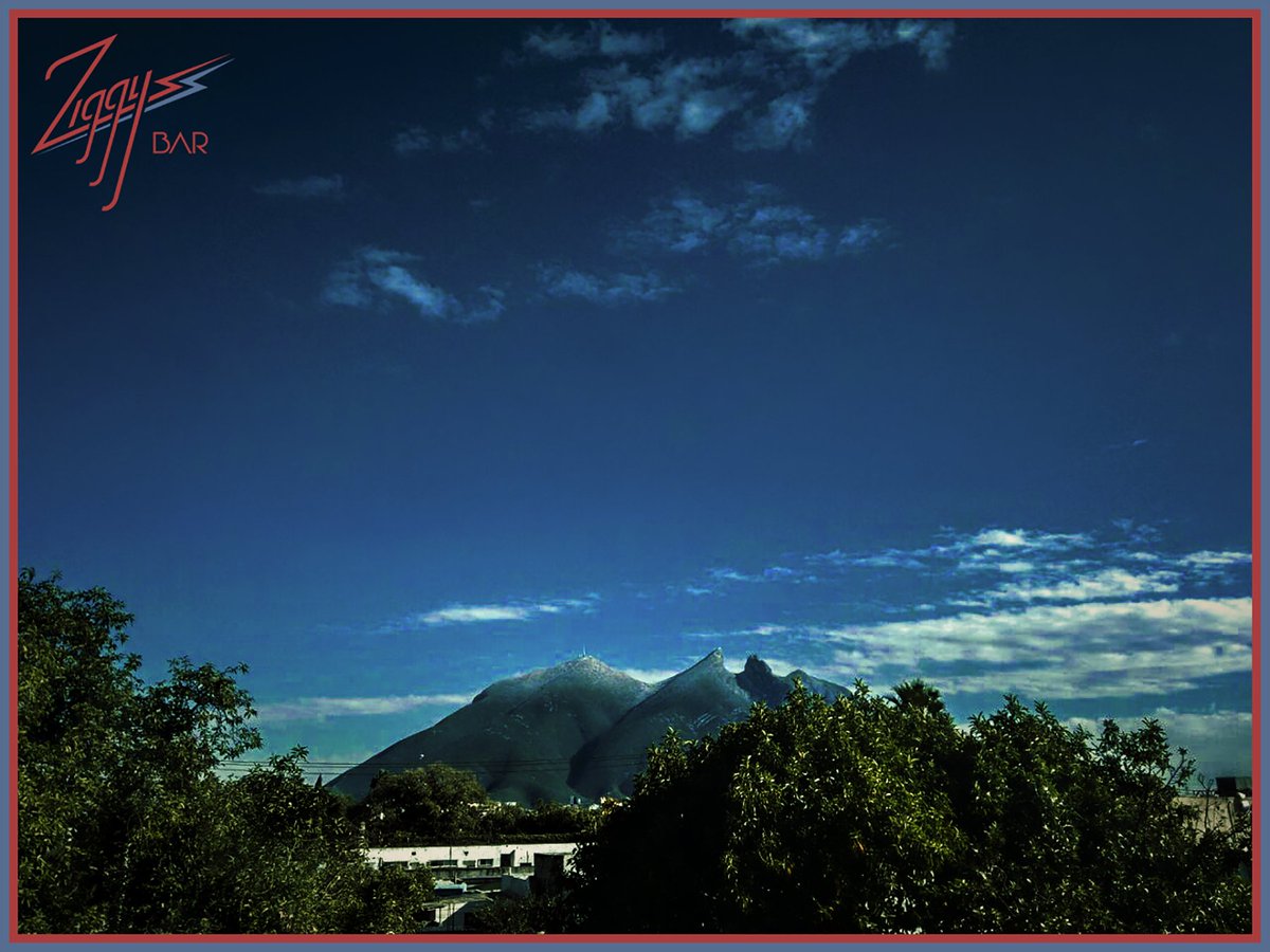 Así se vio nevado nuestro Cerro de la Silla desde #ZiggyBar. ¡Muy pronto podrás disfrutar de esta vista! #Elbardeotroplaneta ⚡