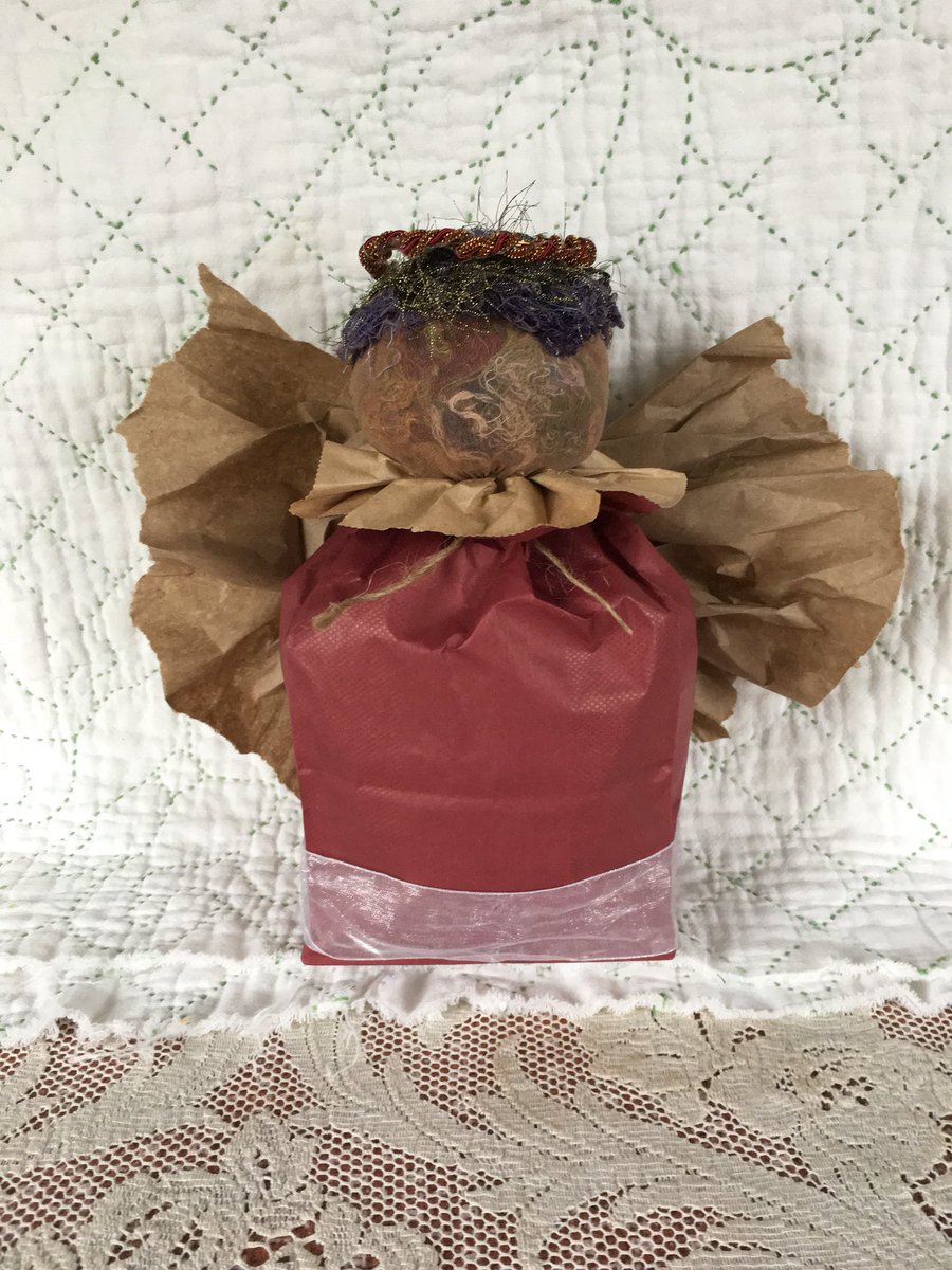 myrecycledparts's tweet image. #recycled #simpleproject #paperbag #angel #makewiththekids See my #youtube channel for directions. Happy Holidays to YOU! Ox #jeribellini #recycledparts4art #ichoosejoy💚