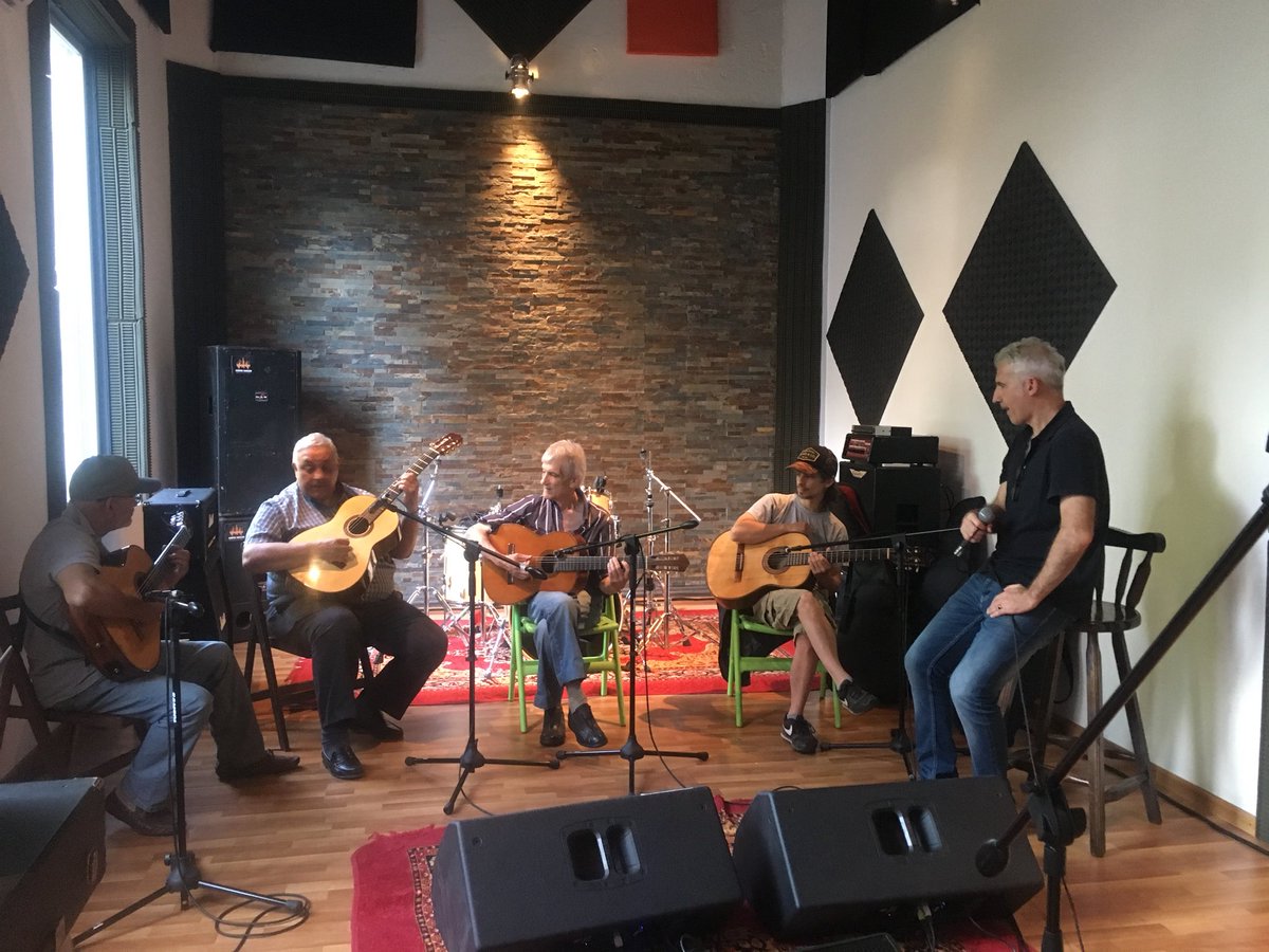 Último ensayo para el lanzamiento #debarroyasfalto #ultimasentradas <a href="/bizarrouruguay/">bizarro ®</a>