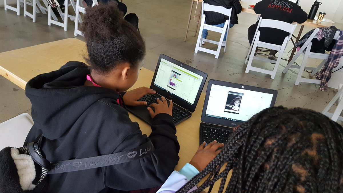 volunteerBGCLA's tweet photo. 14-17 year old teams collaborate to create "fortune teller" app #BlackGirlsCodeLosAngeles #BGCMobileApp https://t.co/IGVwKsy2OM