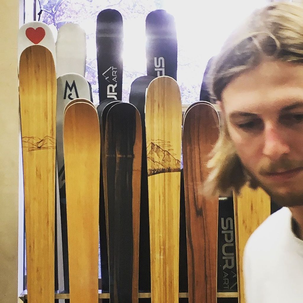 Creativelena's tweet photo. #KreativReisen #Kreativurlaub bei #spurart in #Innsbruck : An nur einem Wochenende lerne ich mir meine eigenen #Ski zu bauen 😍 die Jungs von @spurart sind echt fantastisch !! Kann es kaum erwarten, Euch mein fertiges Paar zu präsentieren.. soon ! :D #kreativ #creative #doity… https://t.co/f6RPuT43Ok