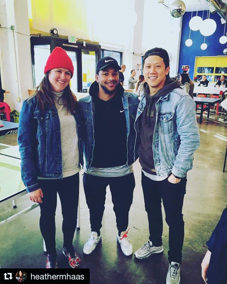 #Repost @heathermhaas
・・・
Shades of Jean Jackets 
#bluejeans #ombre #swooshlife #👯‍♀️