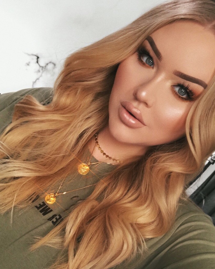 NikkieTutorials's tweet photo. may today be the Saturdayest Saturday of all Saturdays 🍾🙋🏼‍♀️✨ https://t.co/2JjT93bXUW