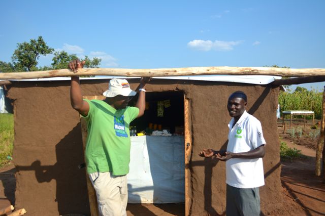 kampetero's tweet photo. #Ocola zombo; a young man frm S.Sudan & now leaving in Lamwo as a refugee told me that on his 30x30 meter plot allocated; he was able 2 grow onions; sold & got 420;000 ugx. Has started a small shop now, wants to expand it. Thx 2 @OxfaminUganda & #Soruda https://t.co/YcHNVeMhBb