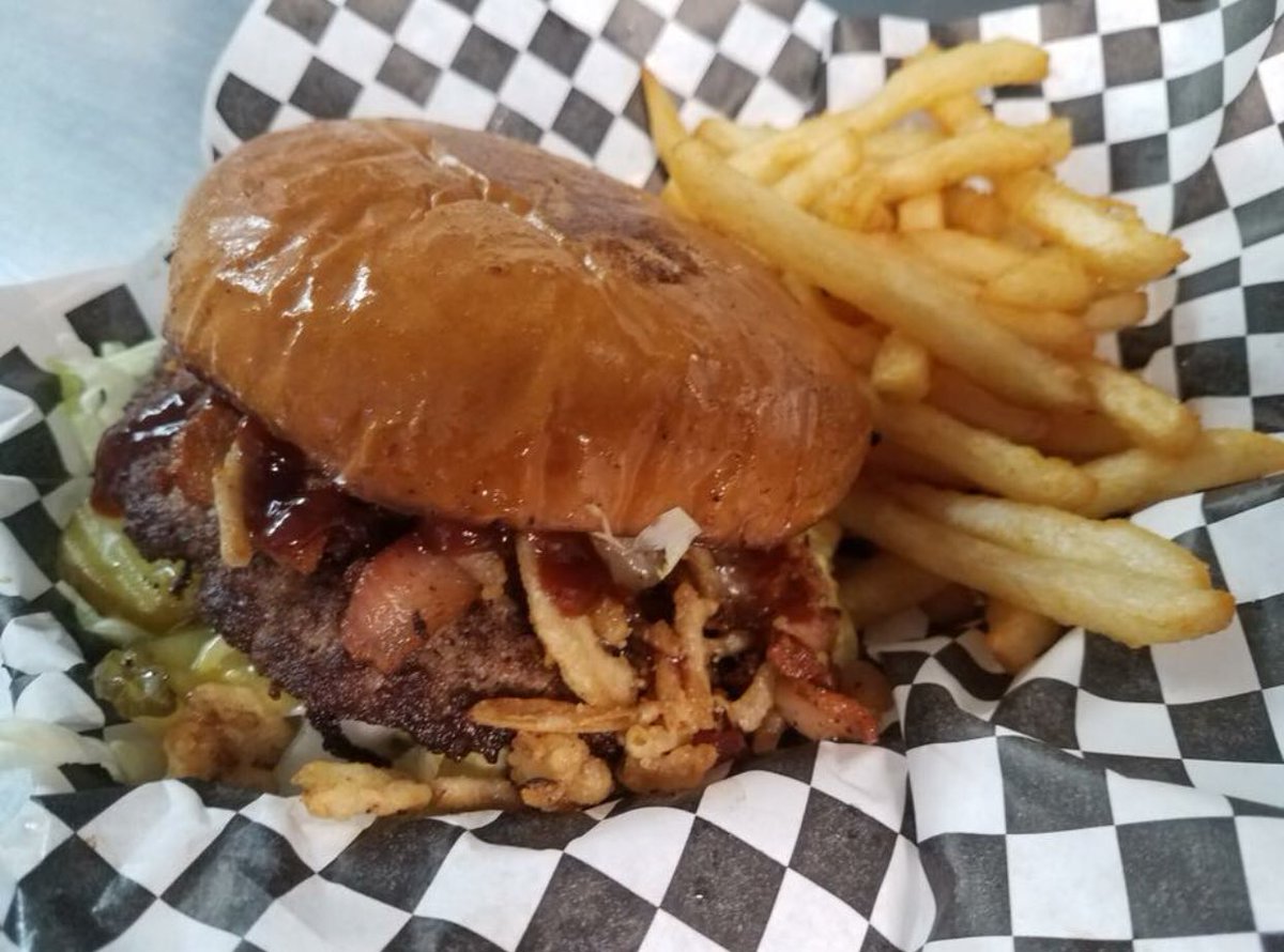 TXNomNoms's tweet photo. Not too late to get your favorite noms. We got the game on inside @GrazeYard2017 and hot food, hot donuts and Mexican hot chocolate till 10pm. https://t.co/4LmCvTRfud