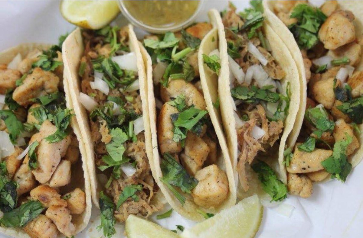 TXNomNoms's tweet photo. Not too late to get your favorite noms. We got the game on inside @GrazeYard2017 and hot food, hot donuts and Mexican hot chocolate till 10pm. https://t.co/4LmCvTRfud