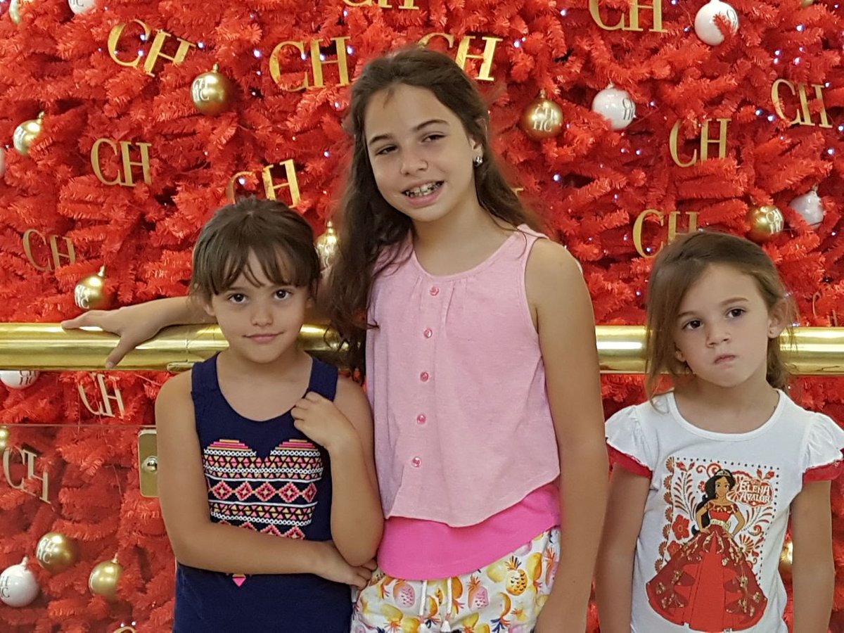 luchi_lb's tweet photo. Mis princesitaa rosarinas #sobrinitas #depaseo #lacaradetraste #maira #seenculo https://t.co/FGJAWhlXgp