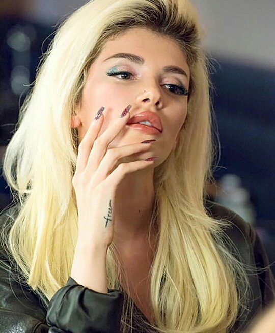 blend_emini6's tweet photo. @strefie #era #eraistrefi #strefie #fanartera #art #photoshop #artist #artwork #portait #singer #love #Hashtag @strefie https://t.co/tn3z5JSEh2