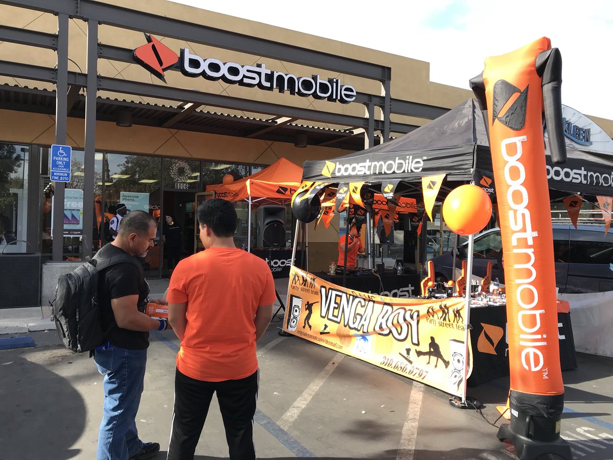 Grand opening for our new 2 Way Wireless 4.0 store in Van Nuys was so much fun! 🙌🏽💥🎤🏆💸 #StreetTeam #SoCal #BOGObro
