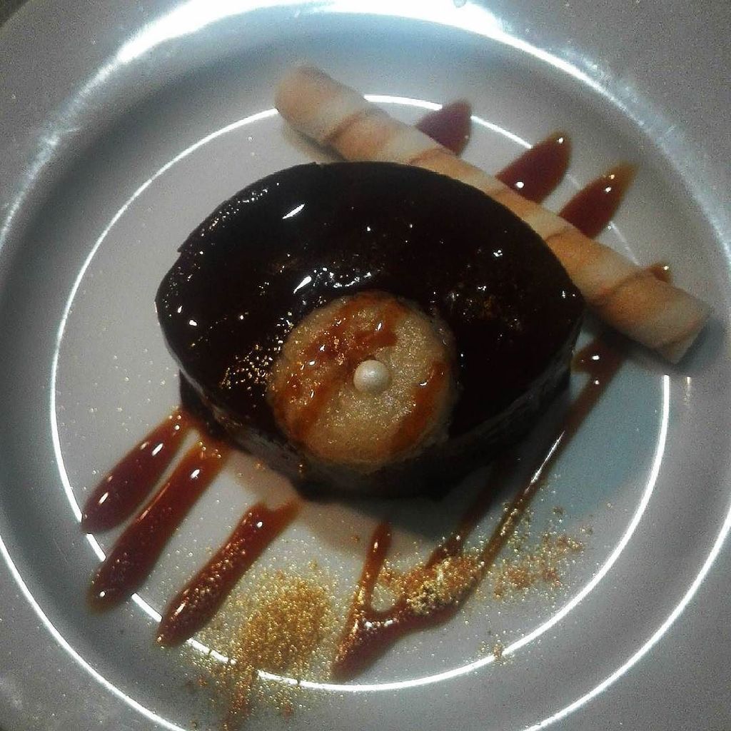 goroji's tweet photo. Lágrima de chocolate. #instañam #instafood #postreslight https://t.co/azU8OFp9OW https://t.co/HpNsyRG00r