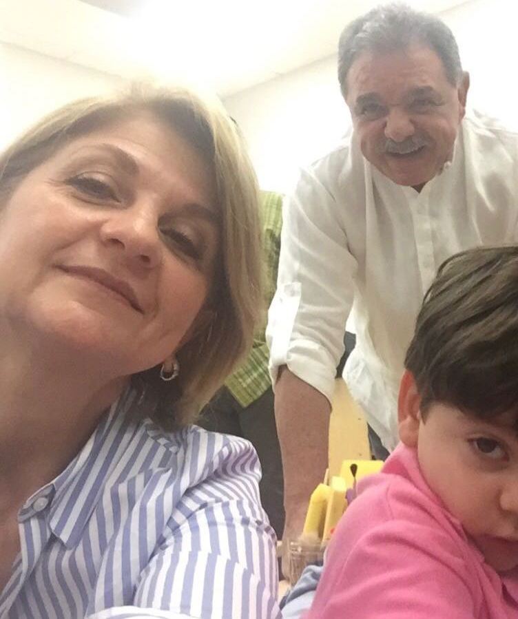 miguelcocchiola's tweet photo. Familia valenciana, vecinos, hombres y mujeres libres, ciudadanos de nuestra amada ciudad, les transmito seguridad y convicción en la histórica victoria de mañana, esta es nuestra cruzada #ValenciaUnida Defiende su FUTURO #YoSiVoto Dios con nosotros! https://t.co/a1LSqHqQ1E