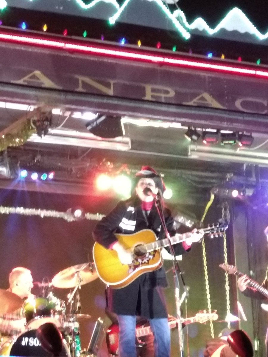 BellesandGals's tweet photo. @TerriClarkMusic @CPHolidayTrain #PoorPitifulMe https://t.co/2EJ0UUo5HB