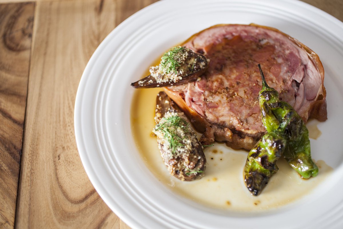 LIVE on the #JBFKitchenCam: tuna tartare tacos, cauliflower soup with truffles, braised lamb strudel, and more by <a href="/WolfferWine/">Wölffer Estate</a> bit.ly/1o03Ng0