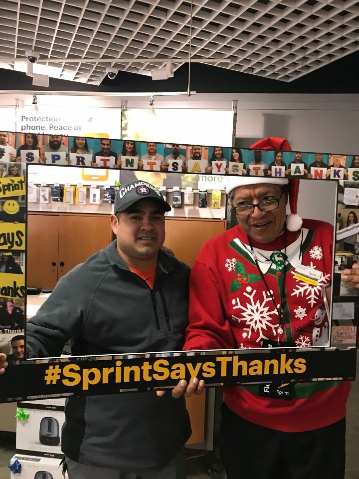 MoniLe04's tweet photo. Appointments. Vendors. And happy customers @ Sprint League City #SprintSaturday @SprintCentralTX @Dawnmccarter11 https://t.co/pQSrTptpIC