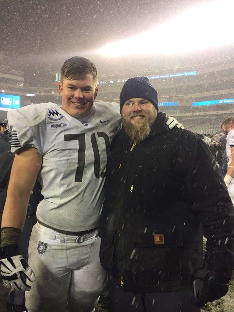 TimBeishir's tweet image. Unreal experience to share with @PHSKnightsFBall ‘s Michael Houghton   Proud of You! #StepAndStayOnTrack #GoArmyBeatNavy #MOB #SnowGame