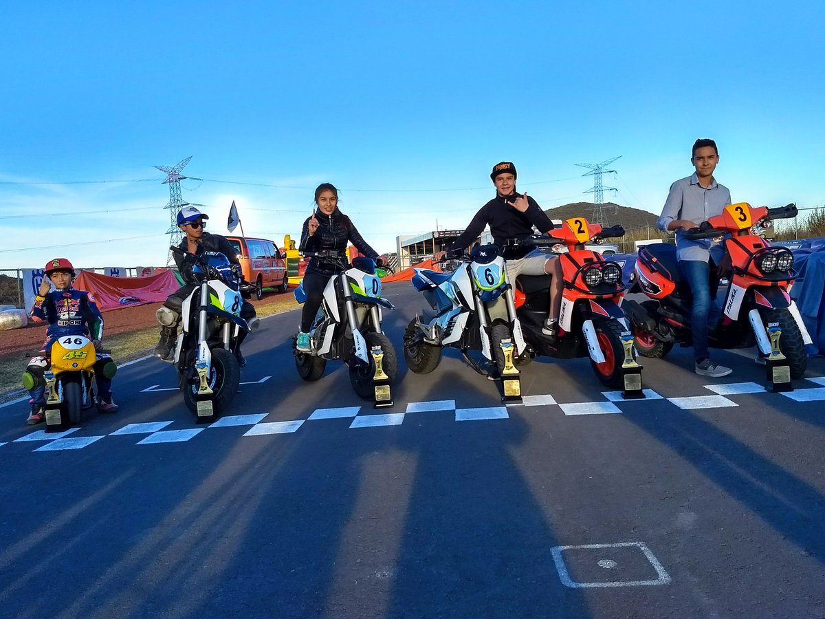 ItalikaRacing's tweet photo. ¡Se definieron los campeones del Campeonato Nacional #TalentoITALIKAJunior!

Gerardo Ojeda | Mini moto
Ian Carlo Ceja | #CopaE G1
Jackeline Ojeda | #CopaE Fem
Daniel Fragoso | #CopaE G2 #WSCup G2
Daniel Torres | #WSCup G1

#DescubriendoTalentos @RacingBikemx 
🏆🏍️👶🏁 https://t.co/9VcLBQYN6U