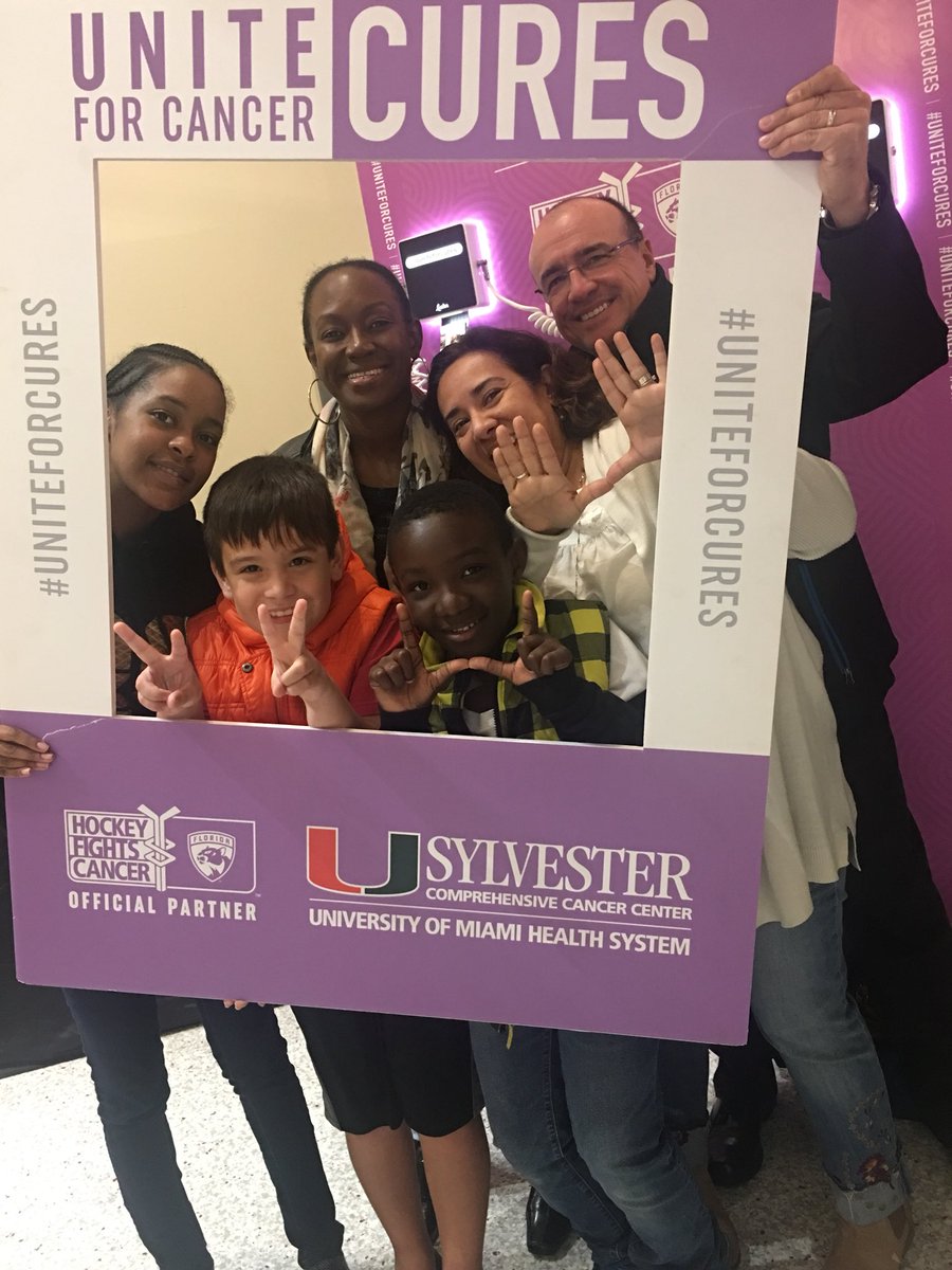 sophiahlge's tweet photo. #uniteforcures @SylvesterCancer #womenscancernight https://t.co/wtk5aXG96X
