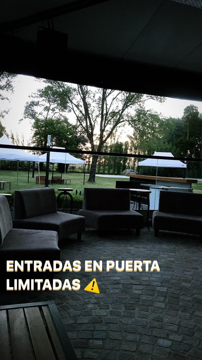 TomasoBar's tweet photo. 👉🏻👉🏻👉🏻 ¡Hoy fiestón! ¿Venís? 🌗🥂

🎉 🎟 Entradas en puerta limitadas a 250$ c/ consumición 🍹💣 https://t.co/QaWxeMJGfm