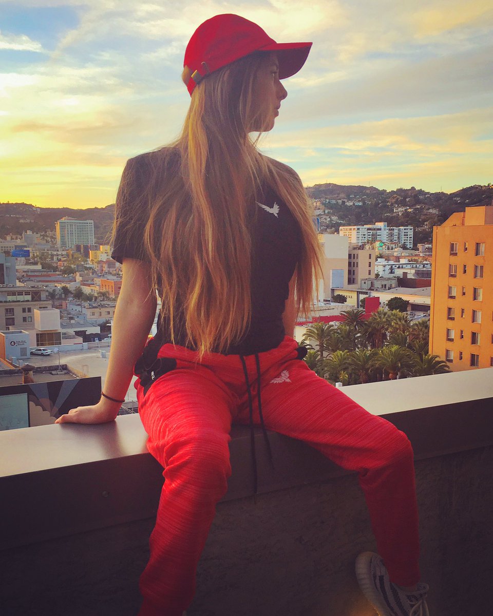 BookOfCarley's tweet image. "Damn I'm hot and I'm soft at the same damn time" - @LoganPaul #BeAMaverick