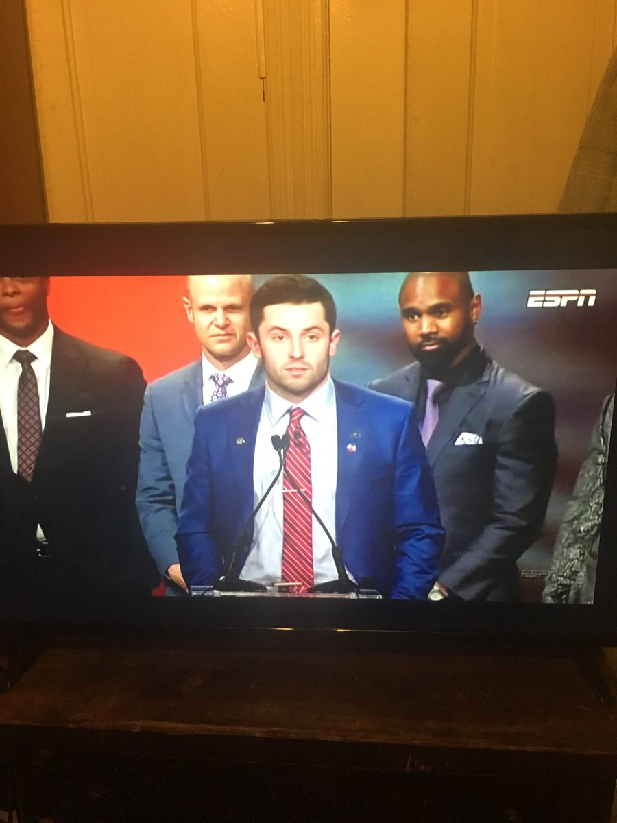 StudentUSports's tweet image. 3 D1 offers out of high school

Told he was too short, too slow, too brash

Walked on at Texas Tech, told he wasn’t good enough to start

Walks on again at Oklahoma

3 Big 12 Titles, 2 Playoff appearances, 1 Heisman Trophy

If you don’t bet on yourself, nobody else will