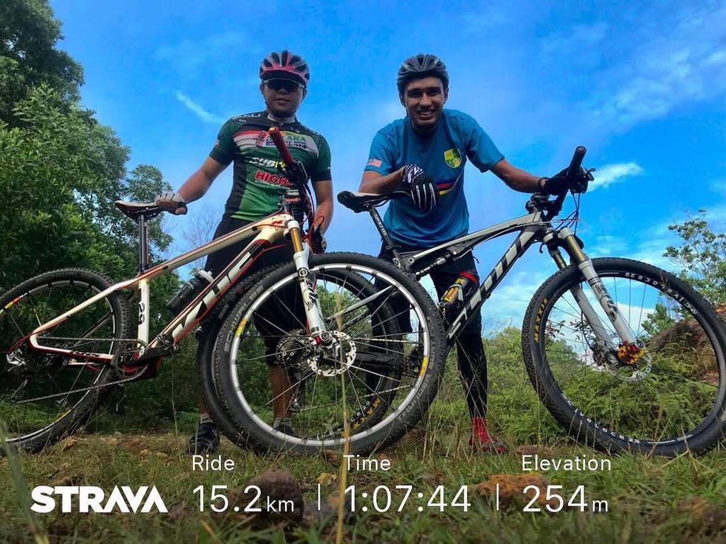 mohdneotech's tweet photo. Duet Alon2 MCP Pagi w/ Jai KHS #strava #offroad #cycling #malaysia #mtb #scottbike #scottspark940 #redmonkeygrips #Shimano #fox #spedazone https://t.co/iRlXaP66Le https://t.co/tTCN6iW0DQ