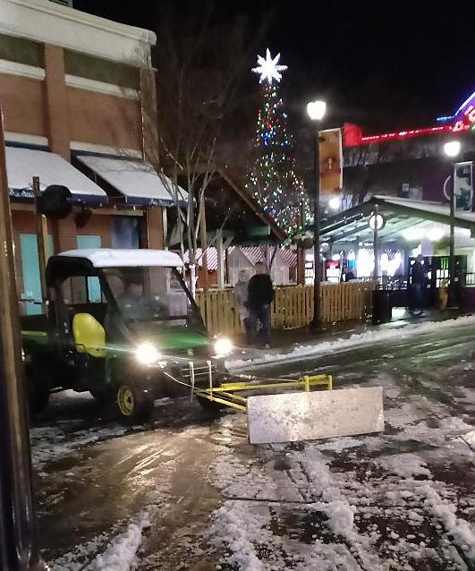 BaileysComets's tweet image. See? We *do* have snow ploughs here in GA! #TinyOnes

#AtlanticStation