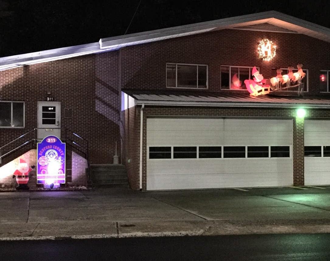BCoFRChief's tweet image. Great initiative by M14-1 C shift. FF/Medic Baker &amp;amp; FF/EMT St.Clair. Holiday spirit &amp;amp; Dept Pride are #Verygood. Obviously on Santa's good list this year! #BCOFRSTRONG