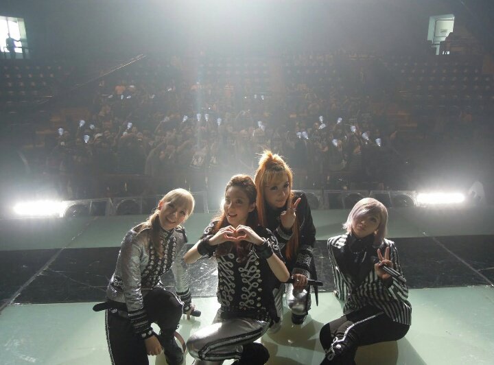 IndoBombshell's tweet photo. Do you know how much I miss them? https://t.co/jaSsRvcsby