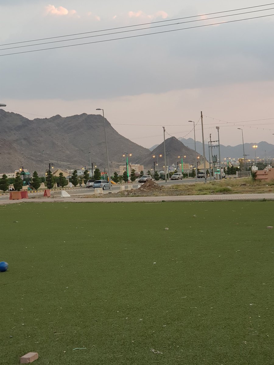 شوارعك الحزينه : تسأل الزوار !
متى ذاك الغريب لـ موطنه يرجع؟

♥ 

#سوال_شعري