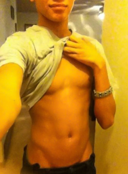 Shower time ?#CamGuy https://t.co/2XAOdKp09a