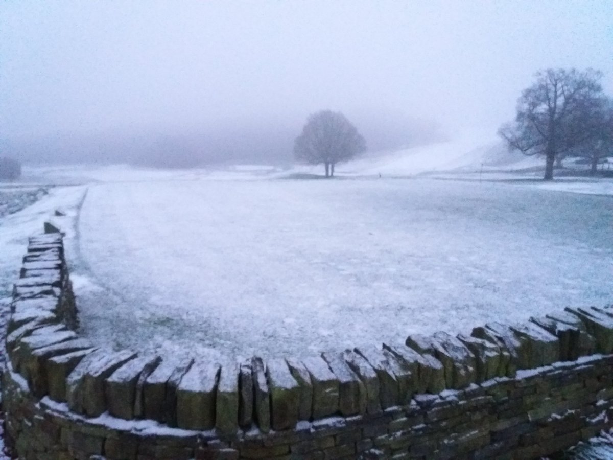 CM_HGC's tweet photo. No play here today @HuddersfieldGC. Driveway, car park and paths cleared #brrr #800ft https://t.co/NEqlxIRoBw