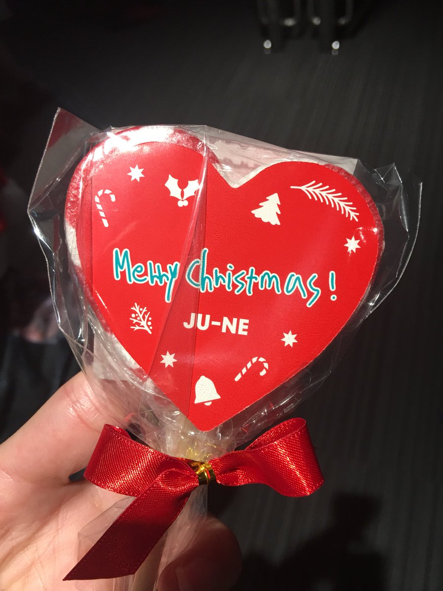 JennyStellar's tweet photo. #iKONXmasLive_求 
June oppa 😂😂😂😂😂😂 https://t.co/af3zhURZ5y