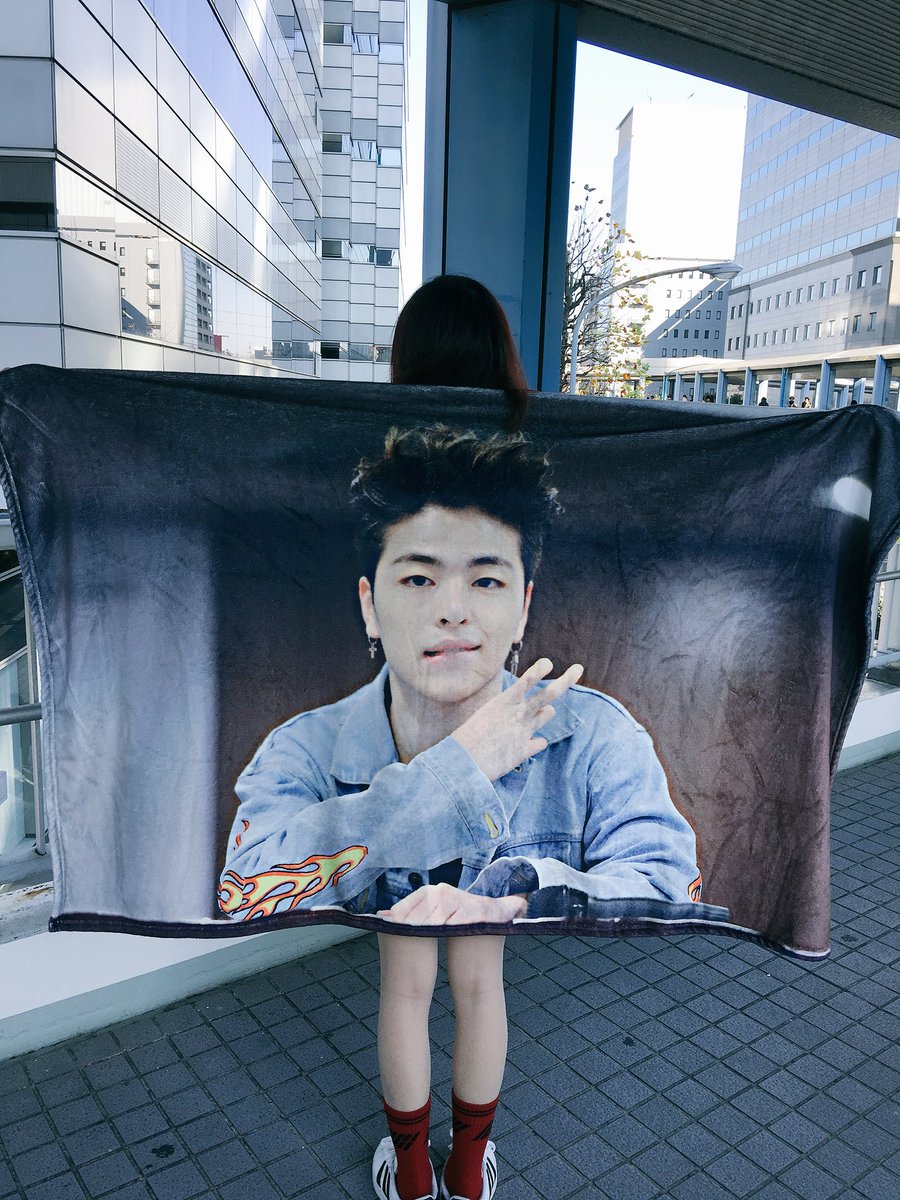 #iKONXmasLive_求 
June oppa 😂😂😂😂😂😂