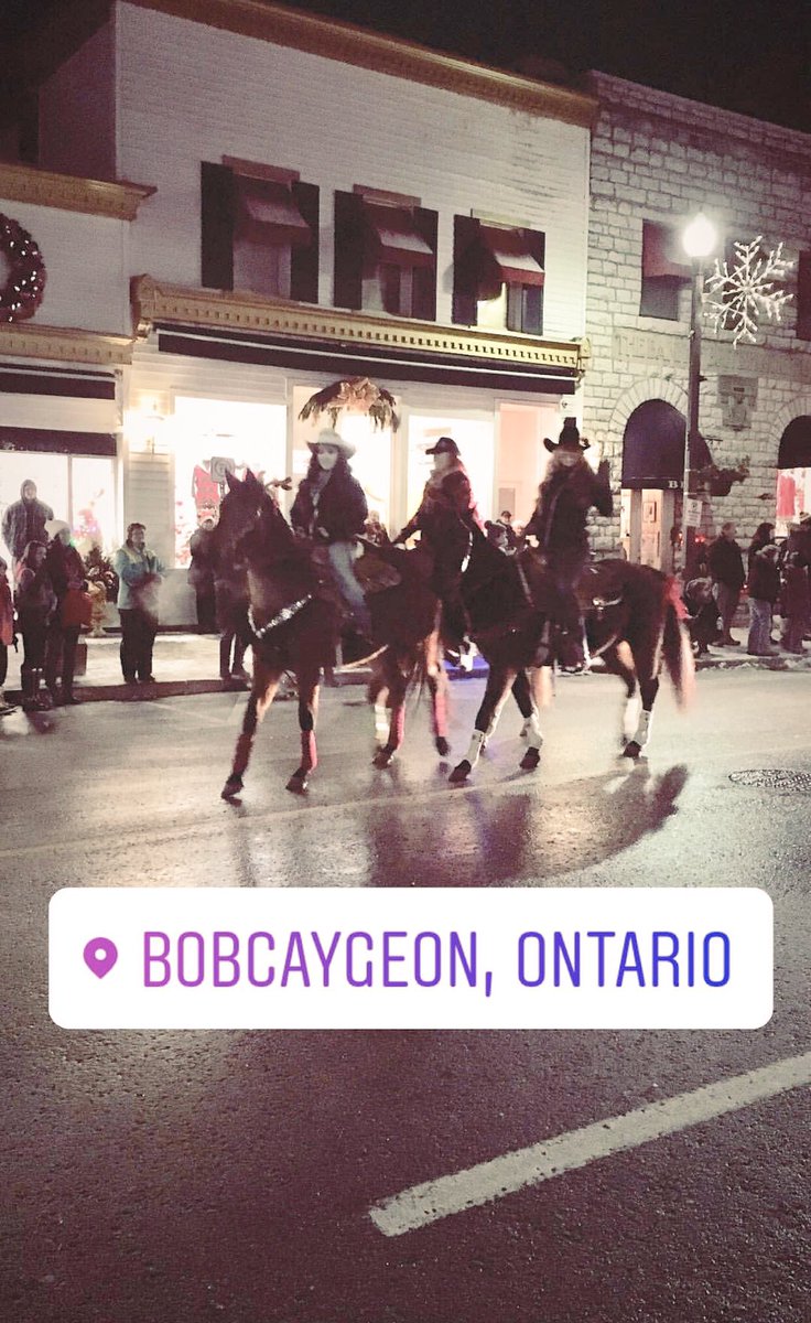 kickingcowgirls's tweet photo. Great night at the Bobcaygeon Santa Clause Parade. #SantaClausParade #KickingCowgirlDesigns 🤠❤️🎅🏼🐎 https://t.co/Kpgb6zE9U5