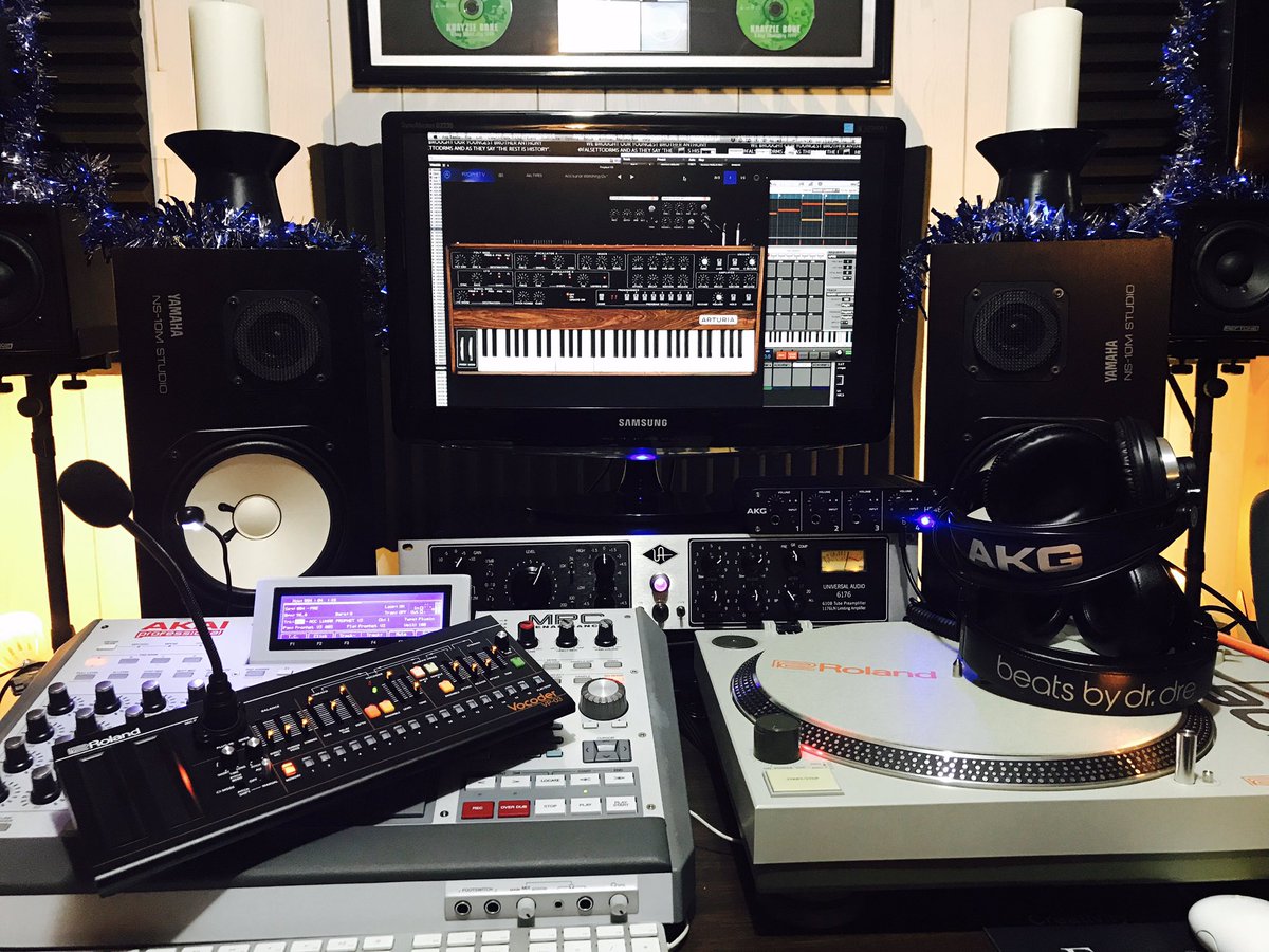StevePageot's tweet photo. This is how I'm spending my Saturday night, I'm never not working! #StillHungry #MoreSuccess #Brands #NoTimeToWasteTime #PageotProductionsLLC #StevePageot #MusicProducer Tonight's session is powered by @ArturiaOfficial #VCollection5 #ProfetV3 https://t.co/KWuN61UbBT